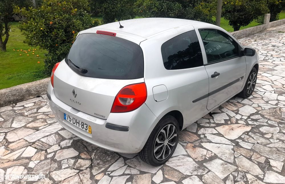 Renault CLIO 1.5 DCI - 8