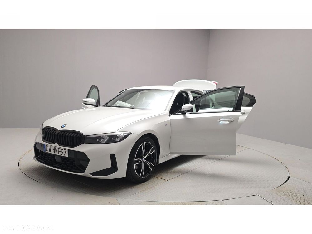 BMW Seria 3 320d xDrive mHEV M Sport - 13