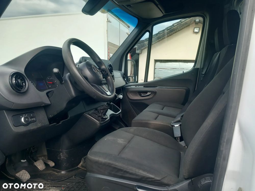 Mercedes-Benz Sprinter - 11