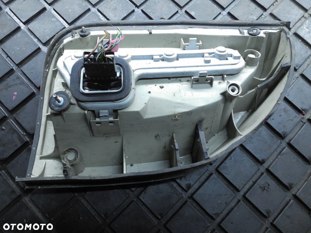 OPEL ZAFIRA A LAMPA PRAWY TYŁ TYLNA POSIADAM 2 SZT - 2