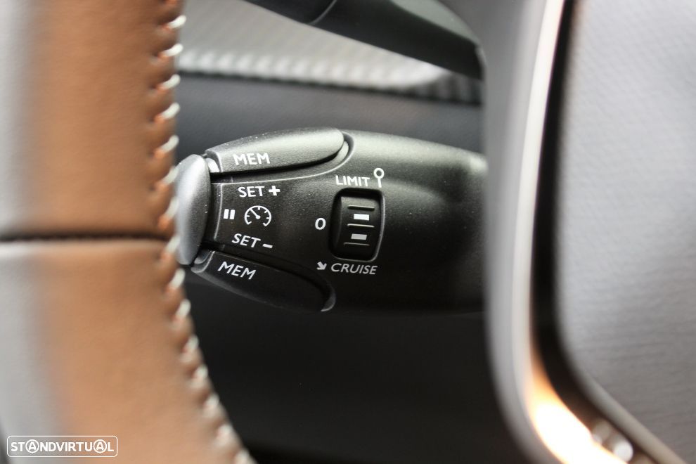 Peugeot 2008 1.2 PureTech Active Pack - 15