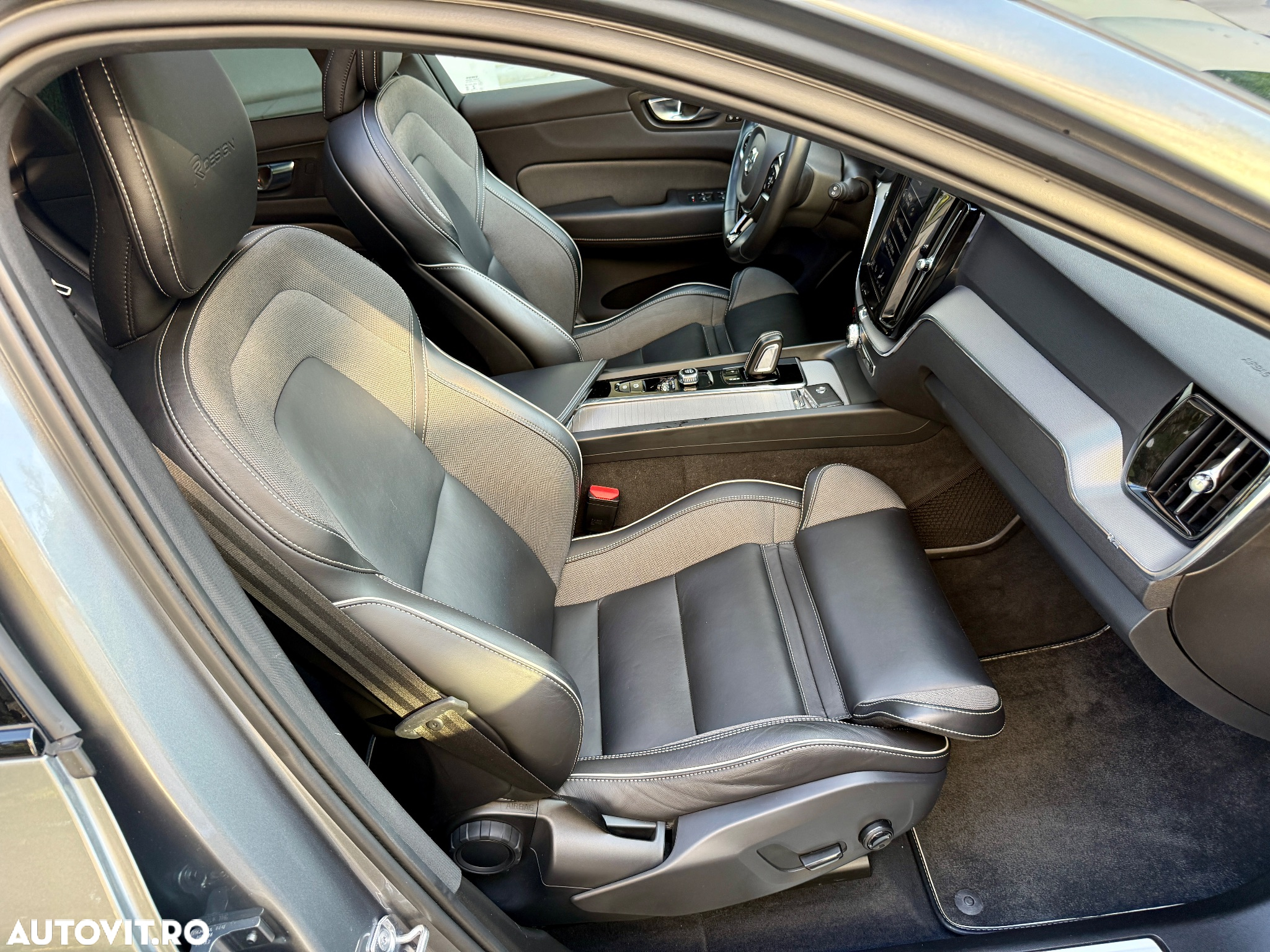 Volvo XC 60 Recharge T8 Twin Engine eAWD R-Design - 20