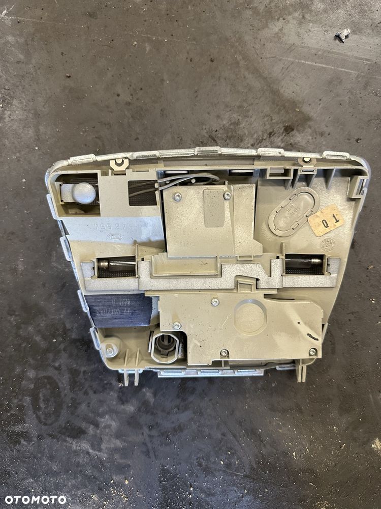 Lampka oświetlenia wnętrza mercedes w 210 - 2