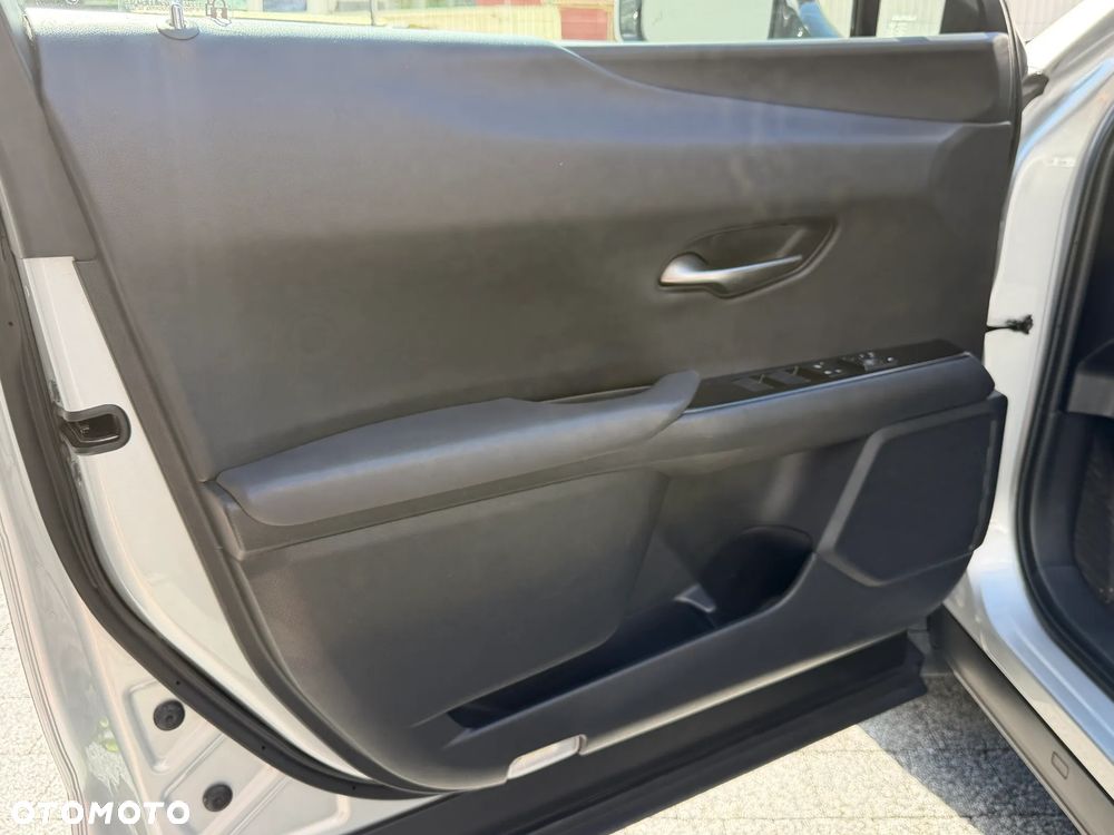 Lexus UX 250h (E-FOUR) Luxury Line - 23