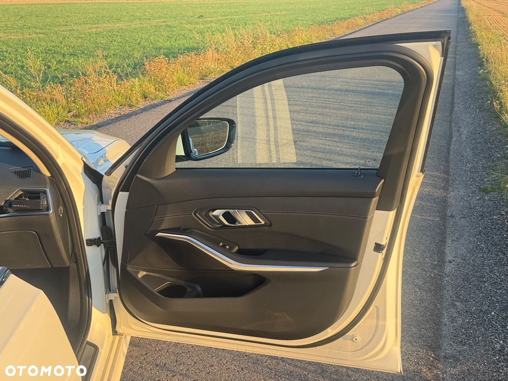 BMW Seria 3 318i Sport Line sport - 22
