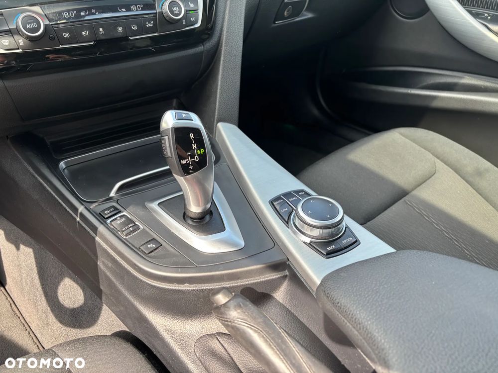BMW Seria 3 320i - 10