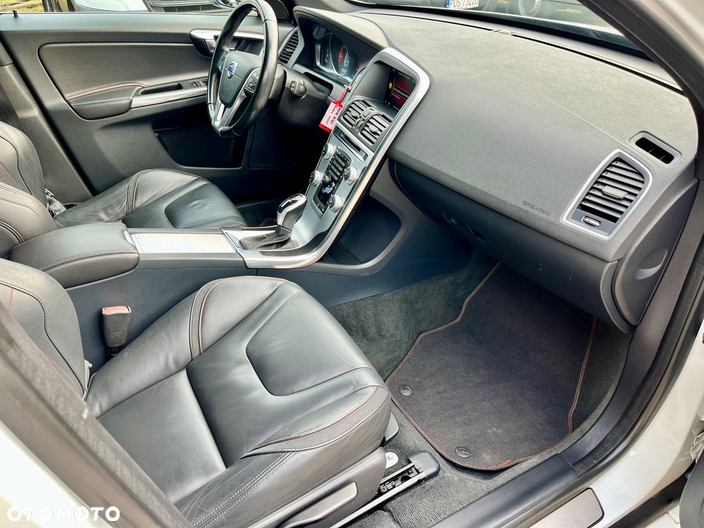 Volvo XC 60 D4 Drive-E Ocean Race - 20