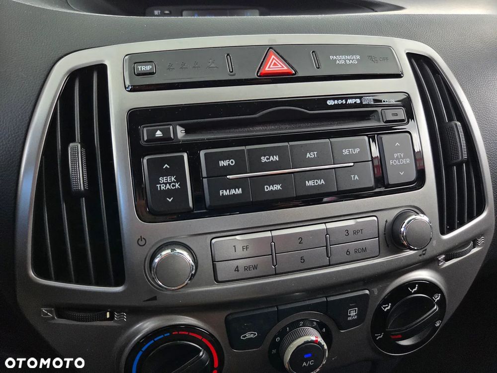 Hyundai i20 1.2 Fifa World Cup Edition - 28