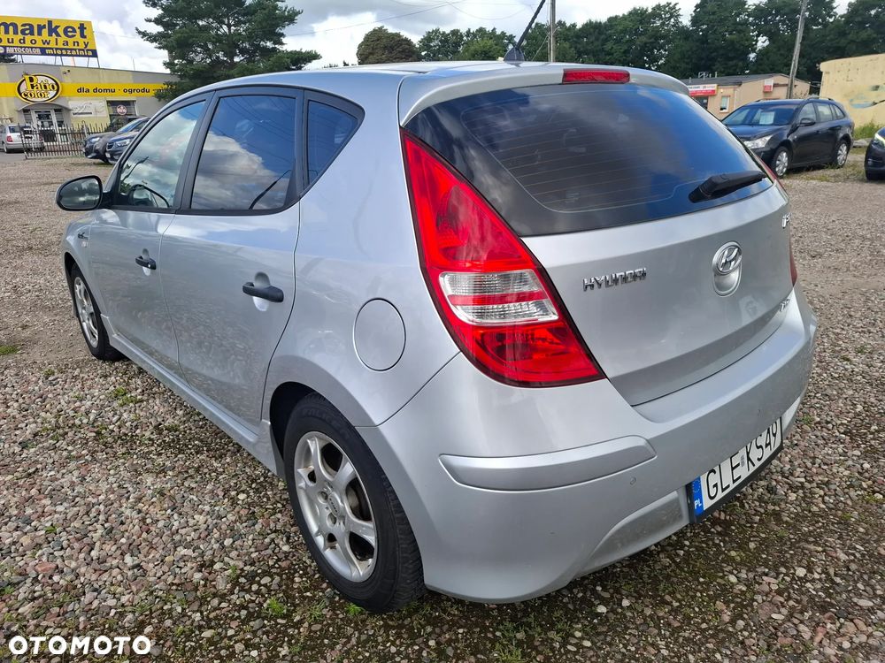 Hyundai i30 1.6 CRDi Comfort EU5 - 6