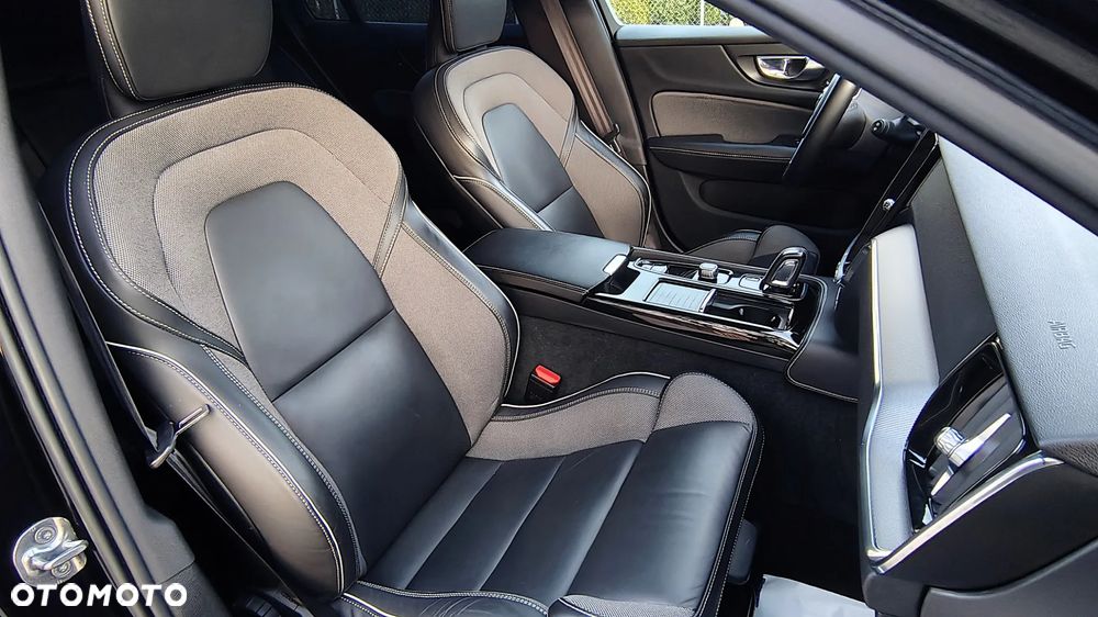 Volvo V60 T6 AWD Plug-In Hybrid Ultra Dark - 16