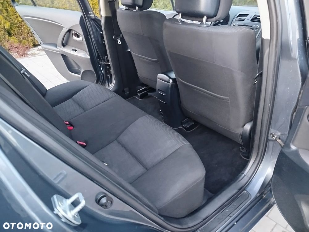 Toyota Avensis 1.8 Comfort - 19