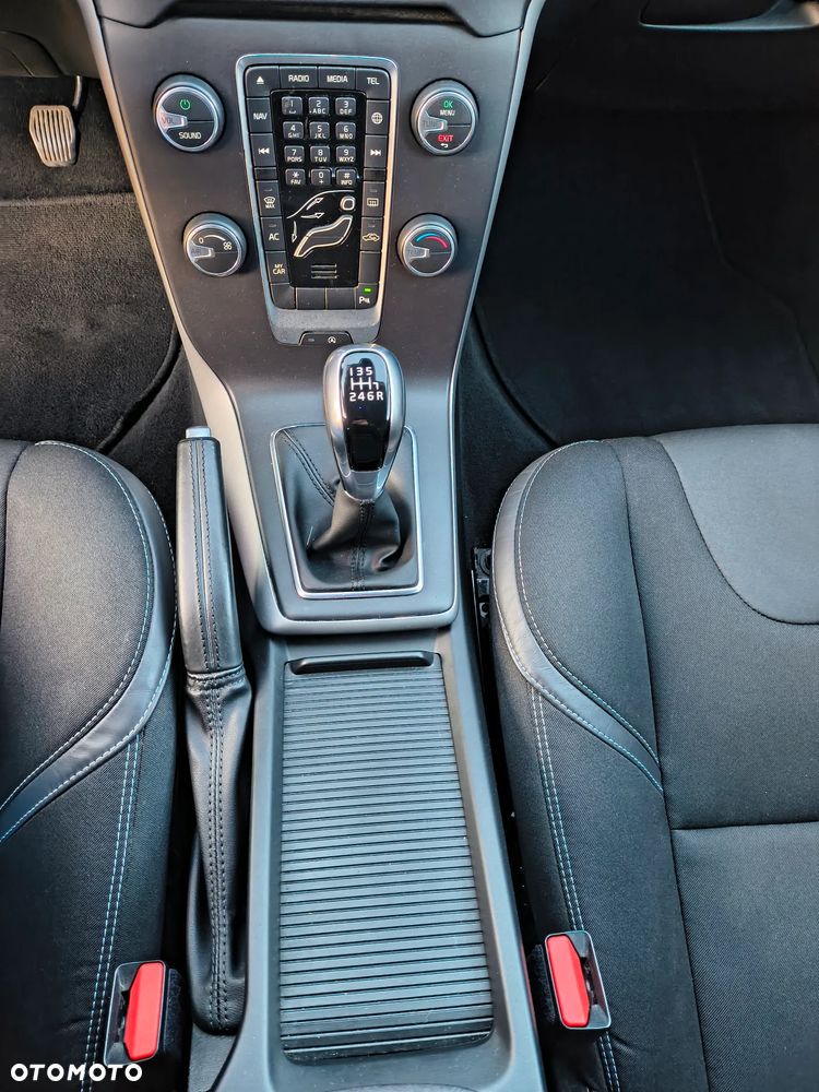 Volvo V40 D2 Momentum - 14