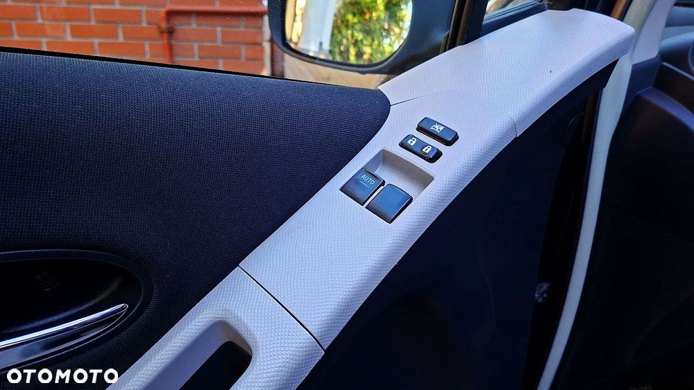 Toyota Yaris - 35