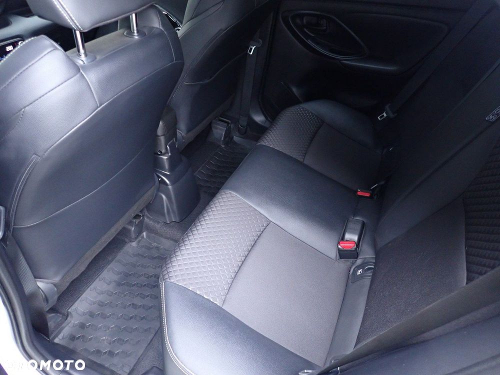 Toyota Yaris - 12