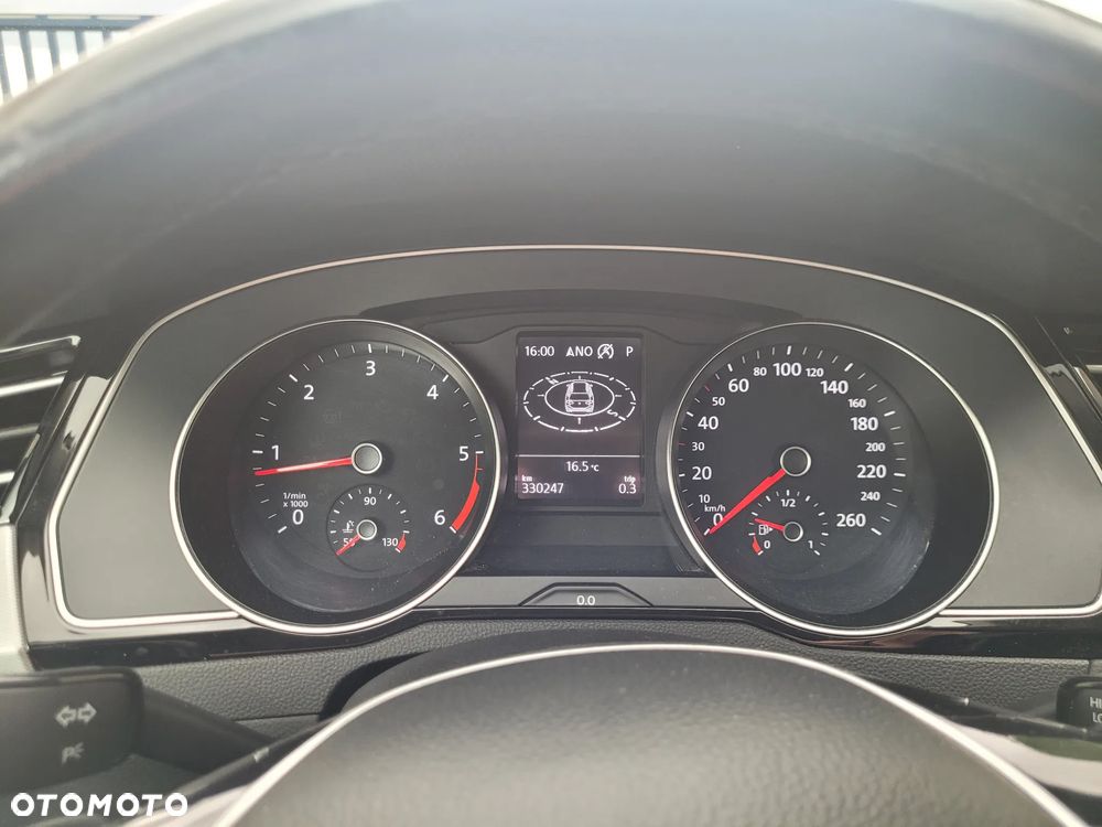 Volkswagen Passat 2.0 TDI SCR DSG Comfortline - 12