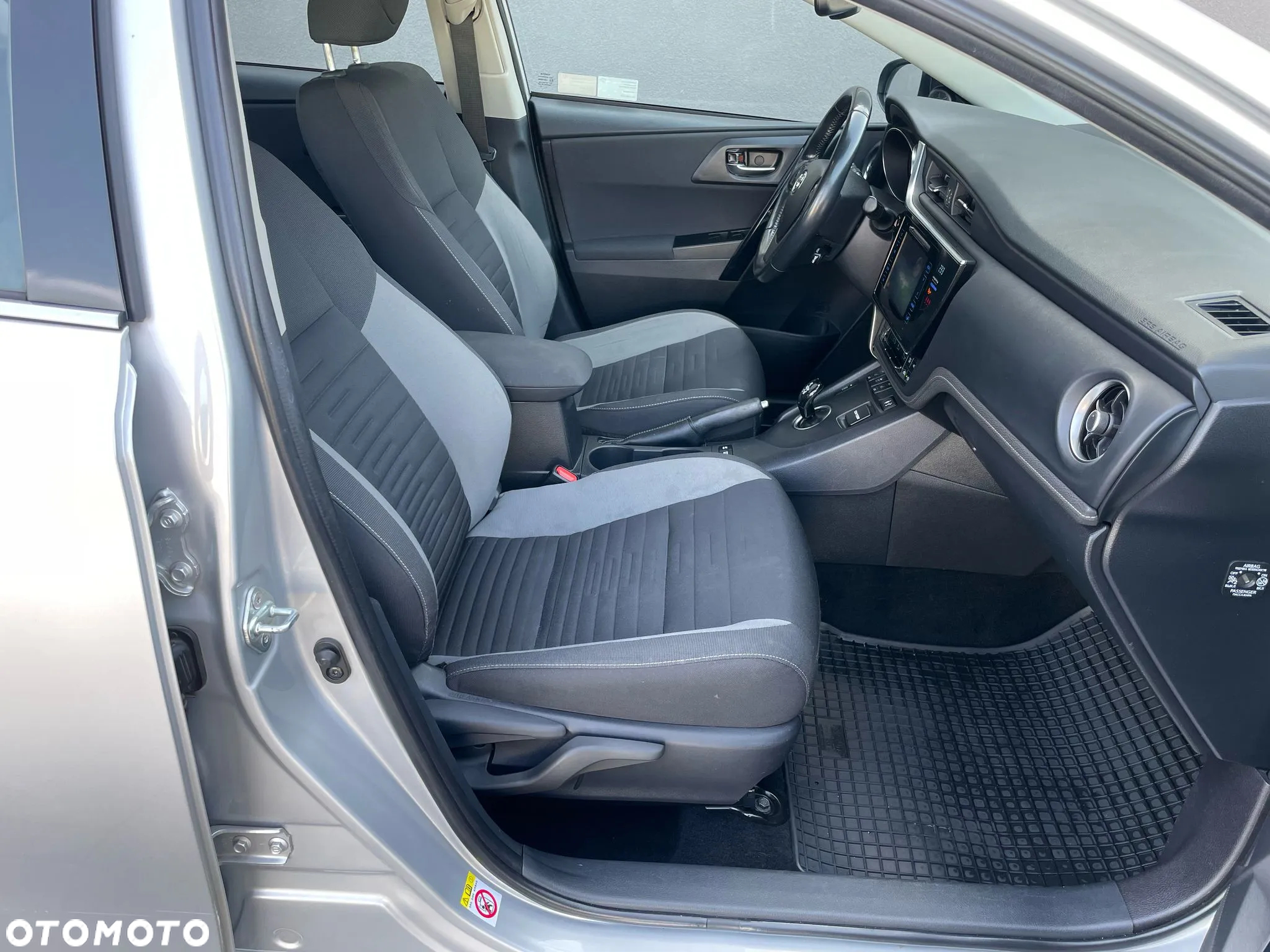 Toyota Auris Hybrid 135 Premium - 26