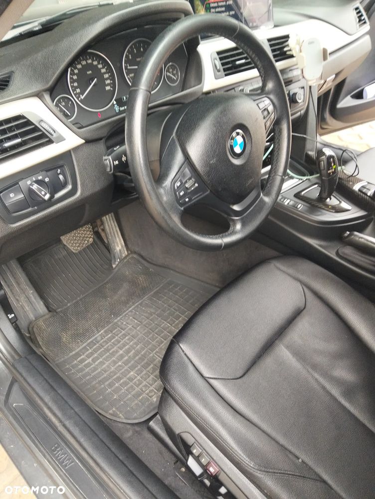 BMW Seria 3 320i Luxury Line - 13