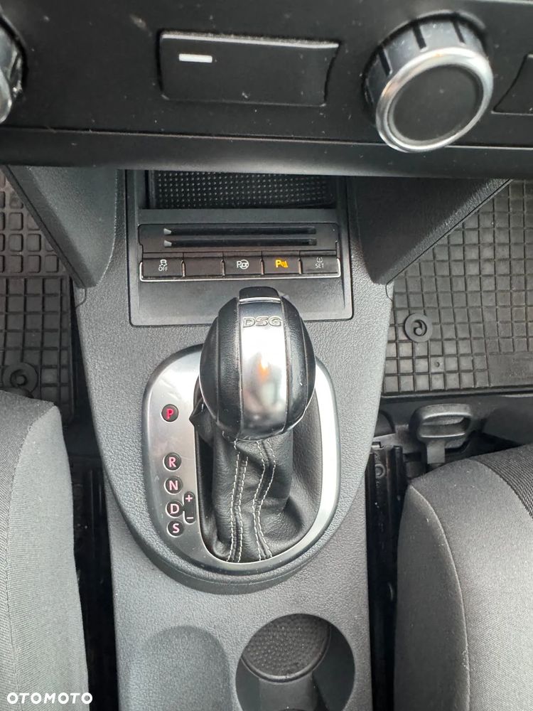 Volkswagen Touran - 12