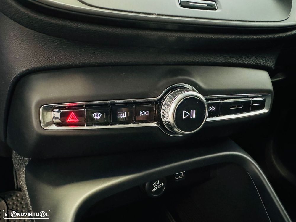 Volvo XC 40 1.5 T3 Momentum Plus - 22