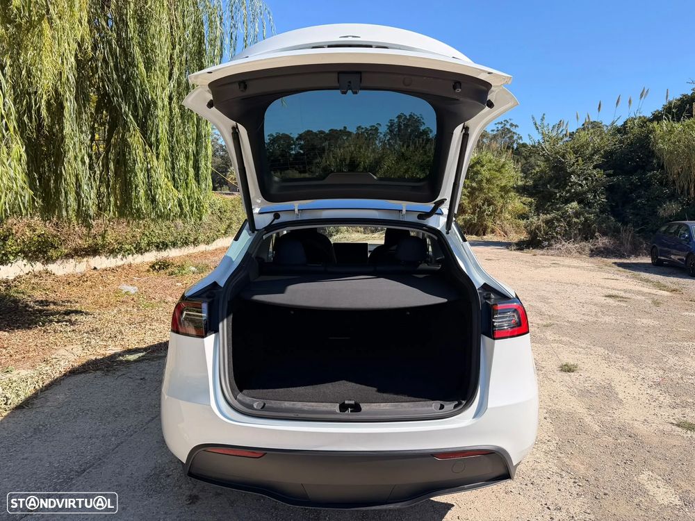 Tesla Model Y Long Range Dual Motor AWD - 16