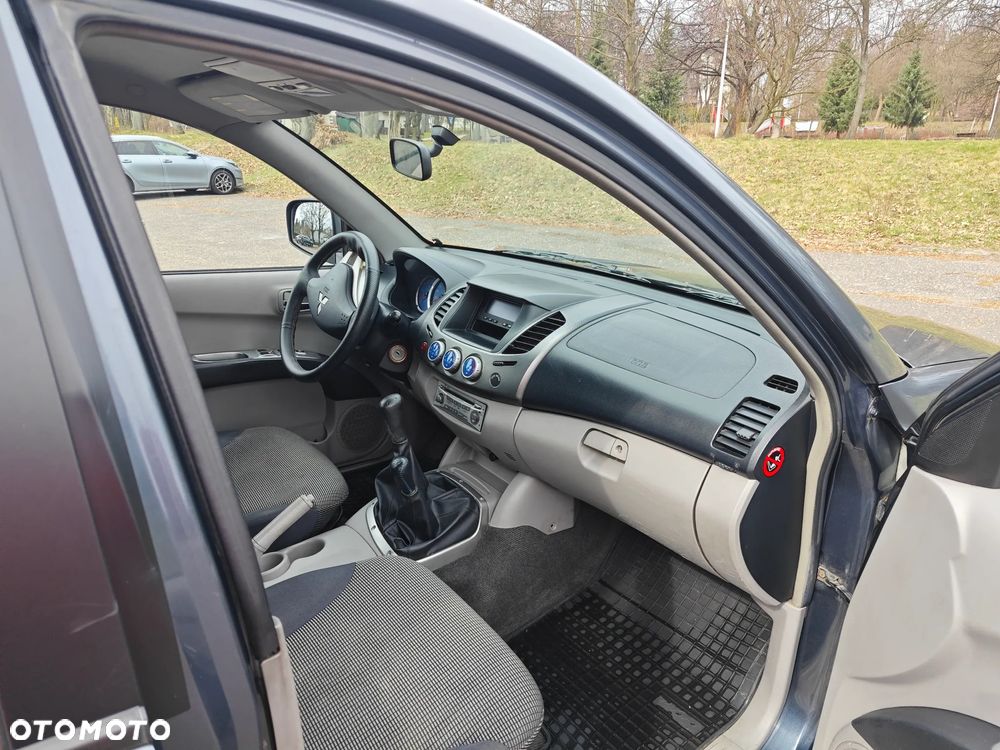 Mitsubishi L200 2.5 DID Intense - 11