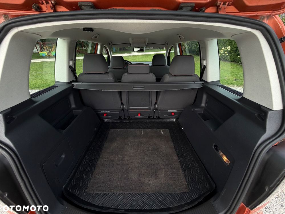 Volkswagen Touran 2.0 TDI DPF Cross - 24