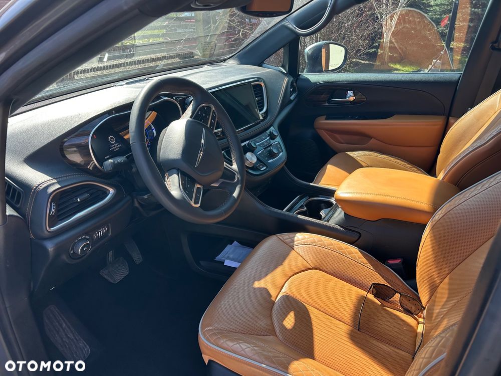 Chrysler Pacifica - 17