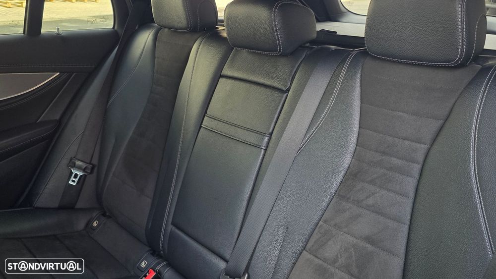 Mercedes-Benz E 220 d AMG Line - 17