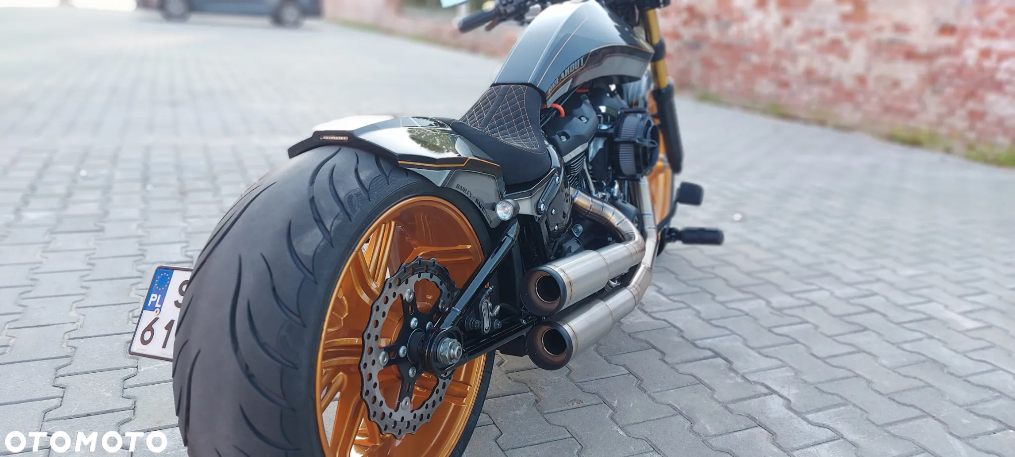 Harley-Davidson Softail Breakout - 4