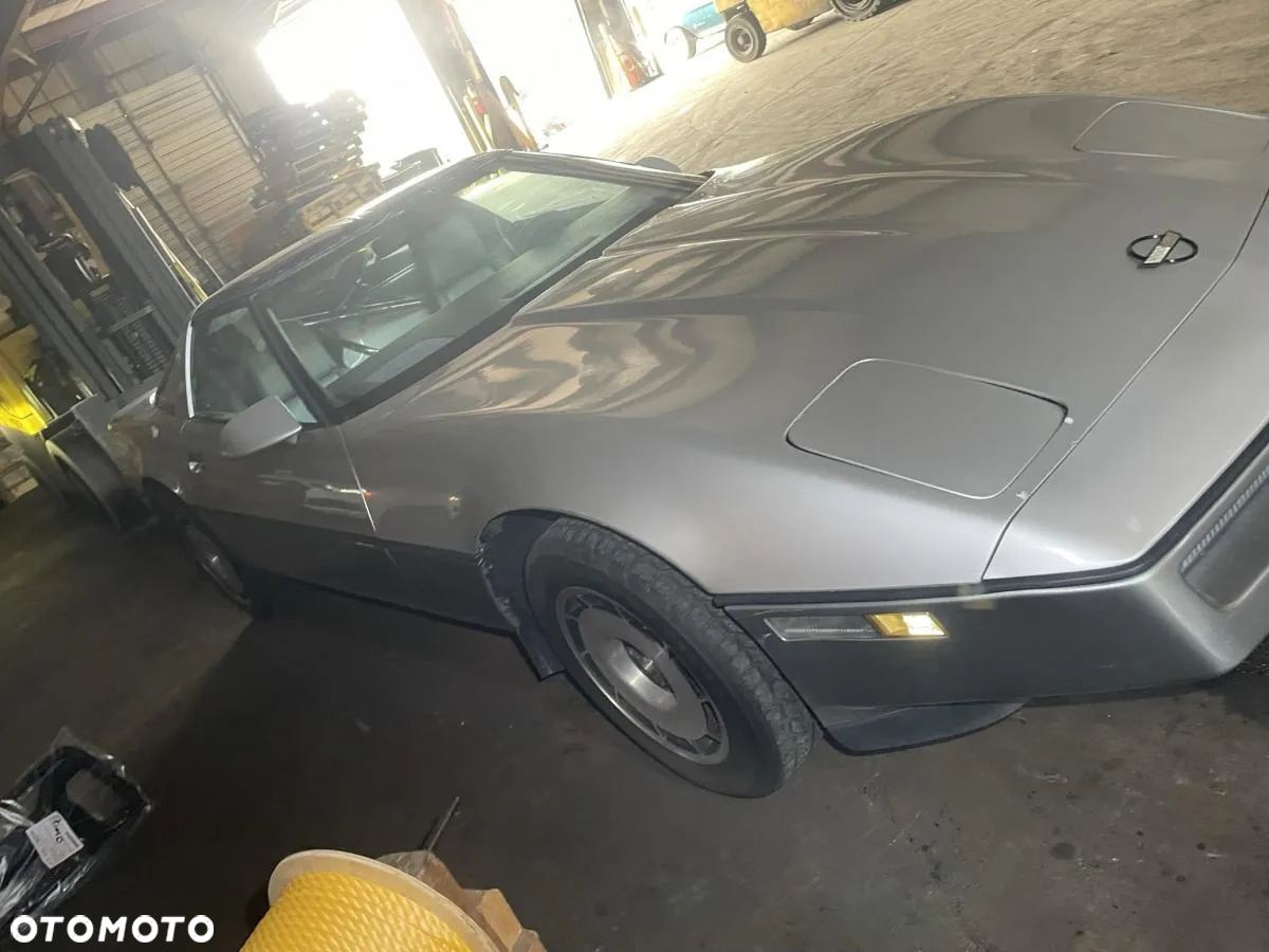 Chevrolet Corvette - 20