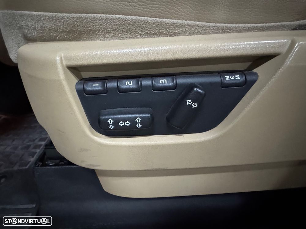 Land Rover Discovery 2.7 TD V6 HSE Auto. - 12