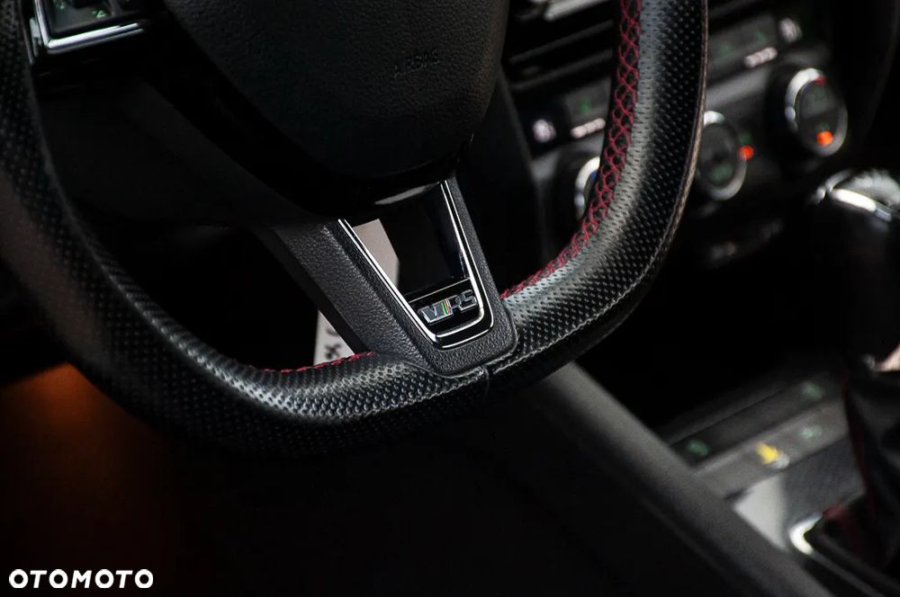 Skoda Octavia 2.0 TDI DSG RS - 29