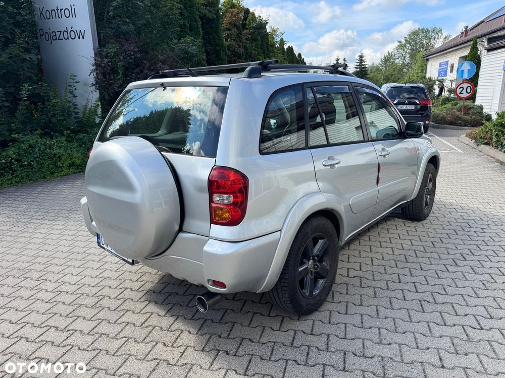 Toyota RAV4 2.0 VVT-i 4x4 - 4
