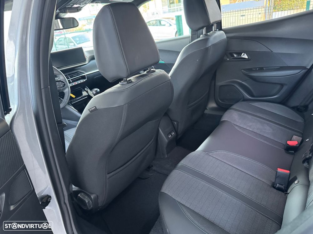 Peugeot 2008 1.2 PureTech Allure Pack - 29