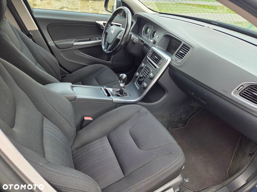 Volvo V60 D2 Momentum - 13