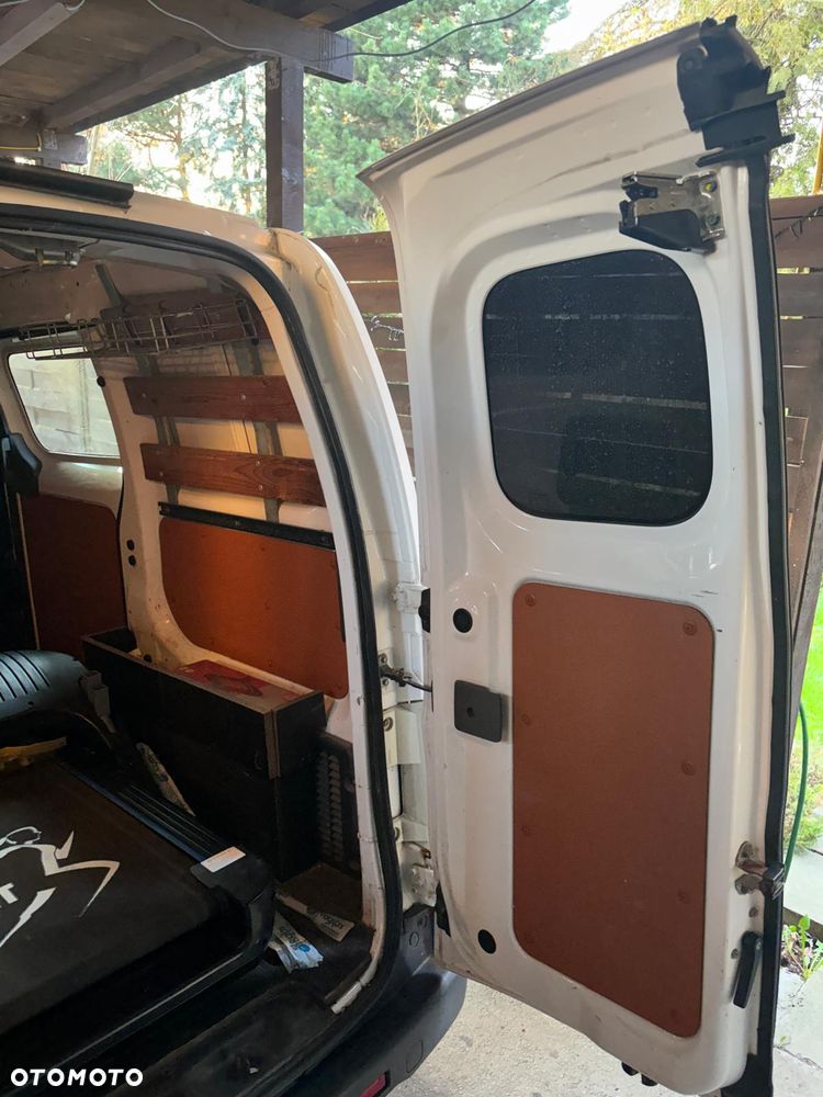 Nissan NV200 Evalia - 24