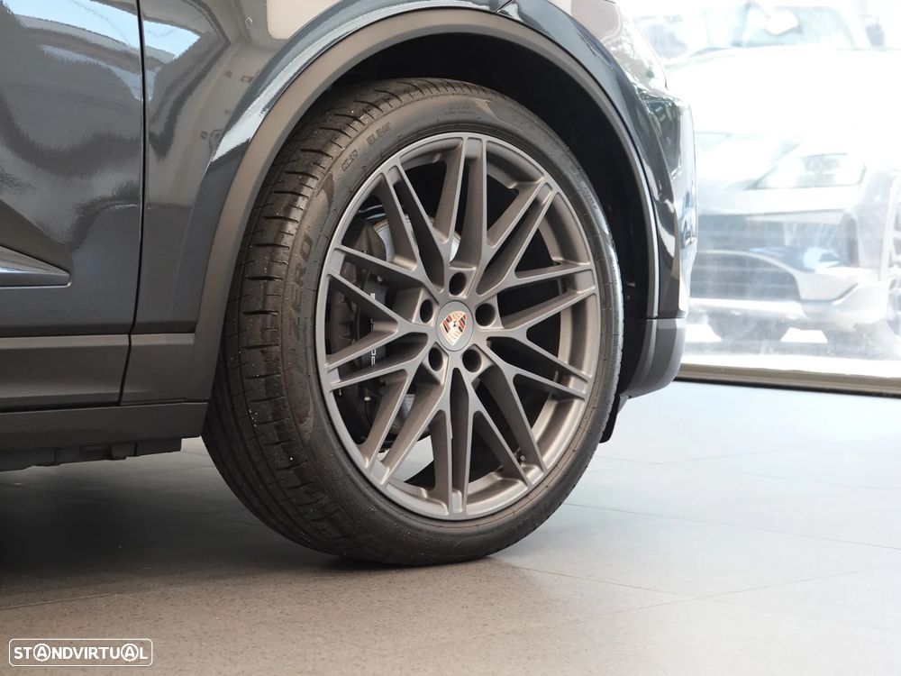 Porsche Macan Electric 4 - 10
