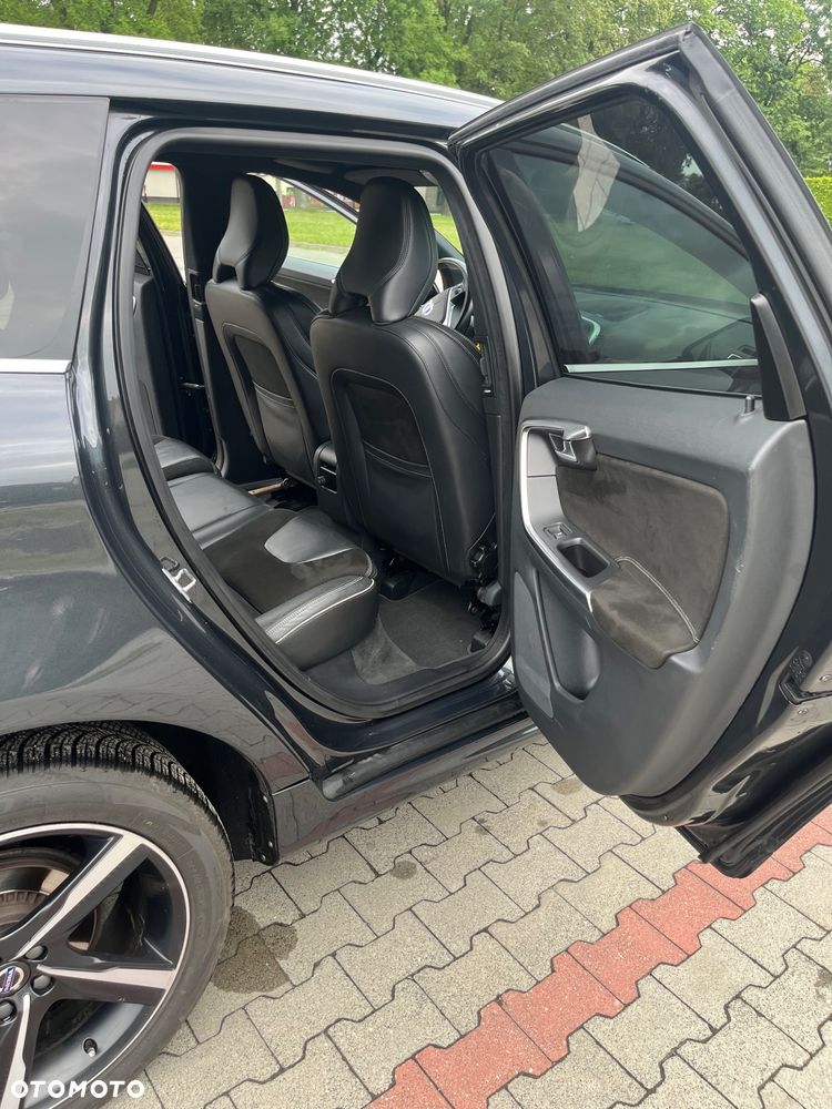 Volvo XC 60 D5 AWD R-Design Momentum - 11