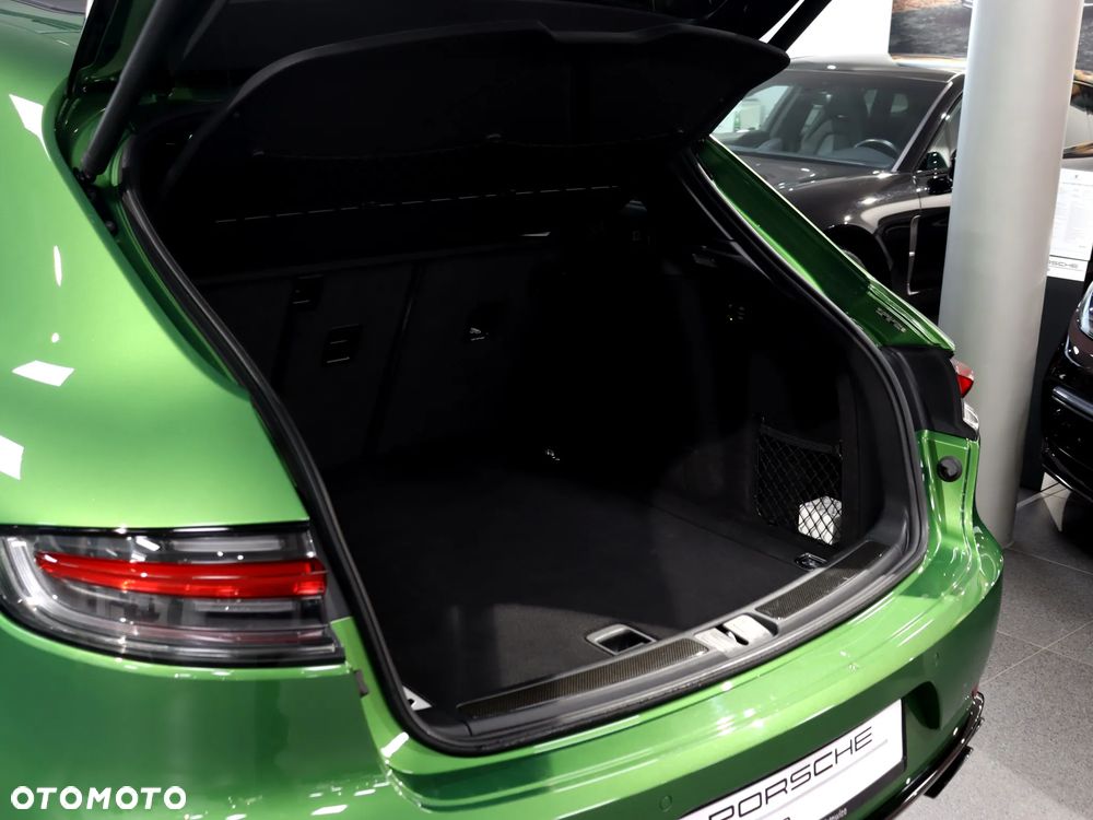 Porsche Macan Turbo - 35