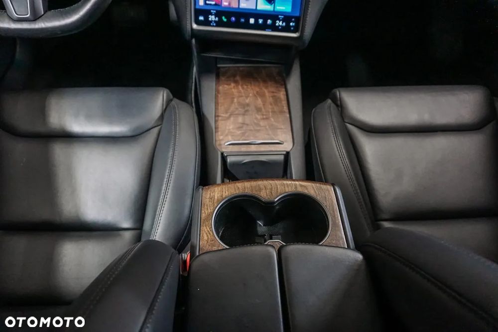 Tesla Model S - 23