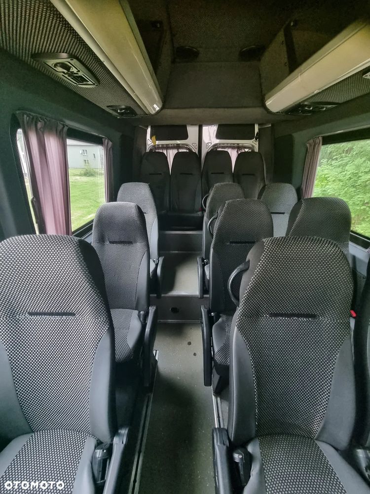Mercedes-Benz Sprinter - 13