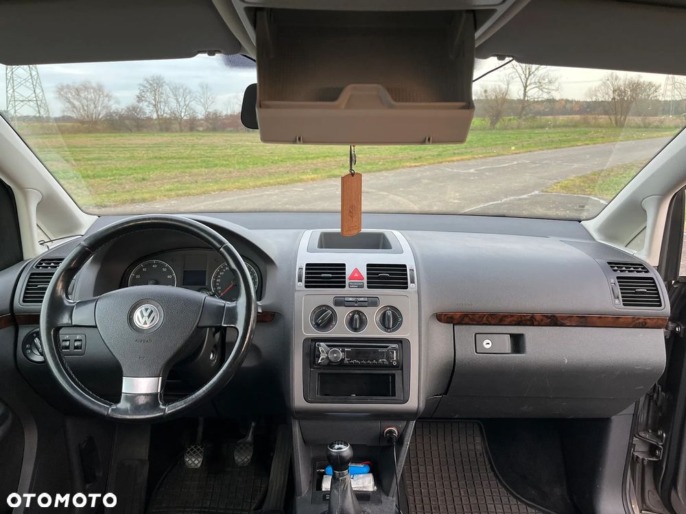 Volkswagen Touran 1.4 TSI Conceptline - 6