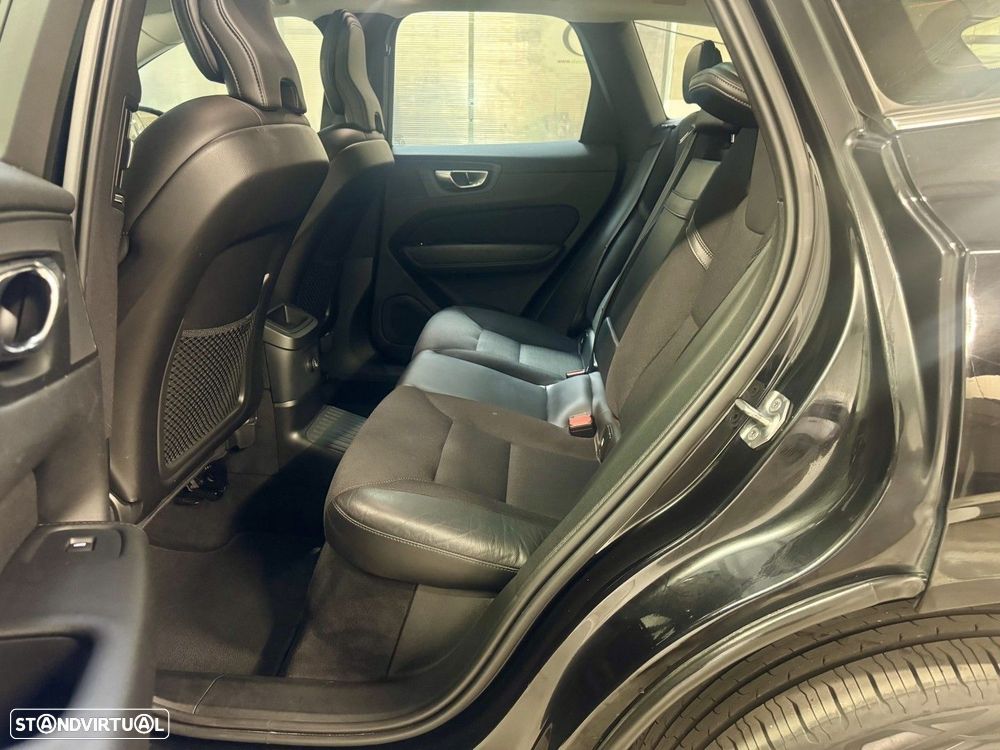 Volvo XC 60 2.0 T8 PHEV R-Design AWD - 30