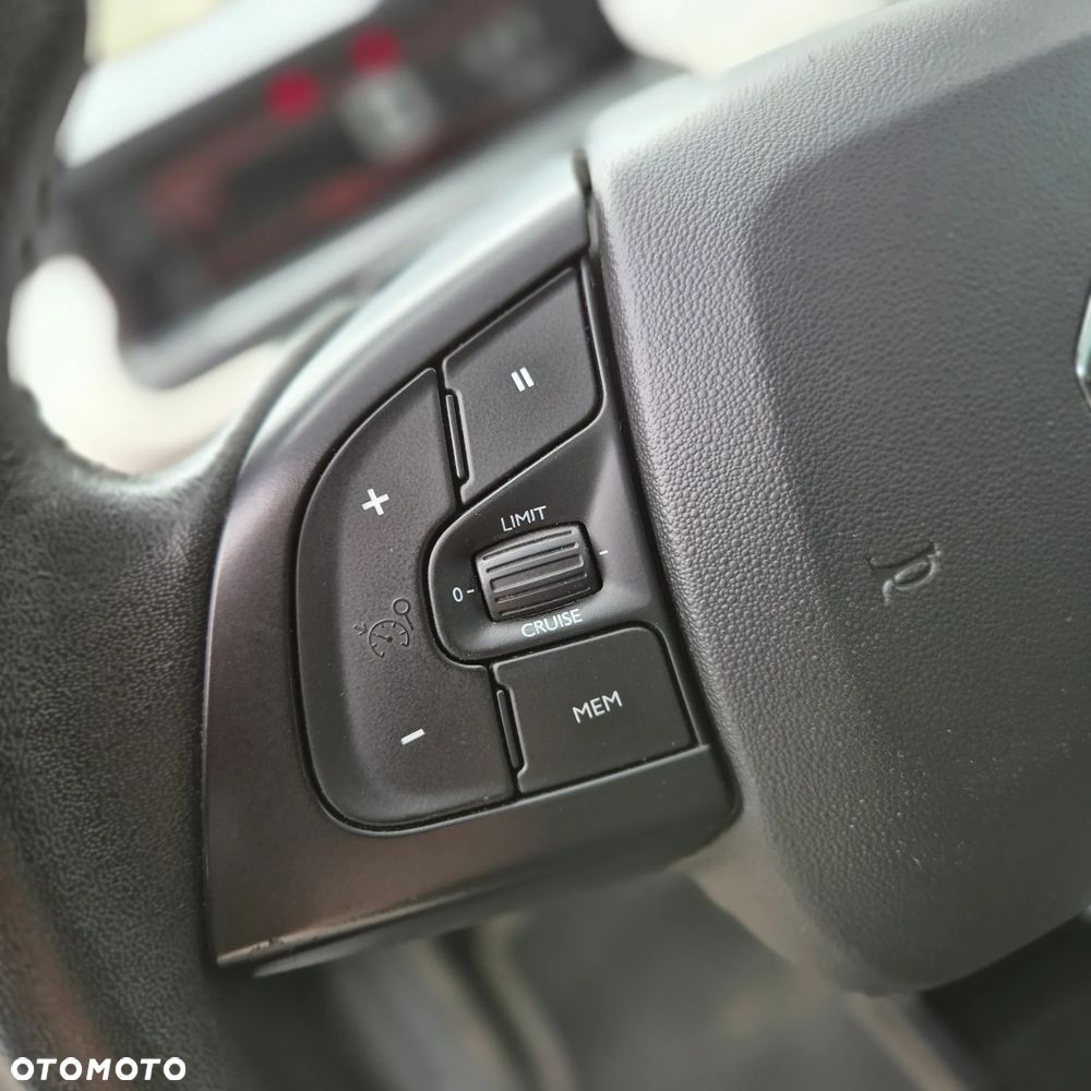 Citroën C4 Cactus 1.2 PureTech Shine S&S EAT6 - 32