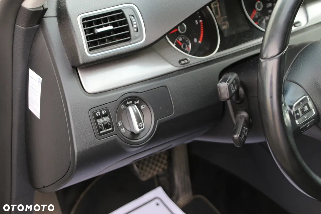 Volkswagen Passat 2.0 TDI Comfortline DSG - 25