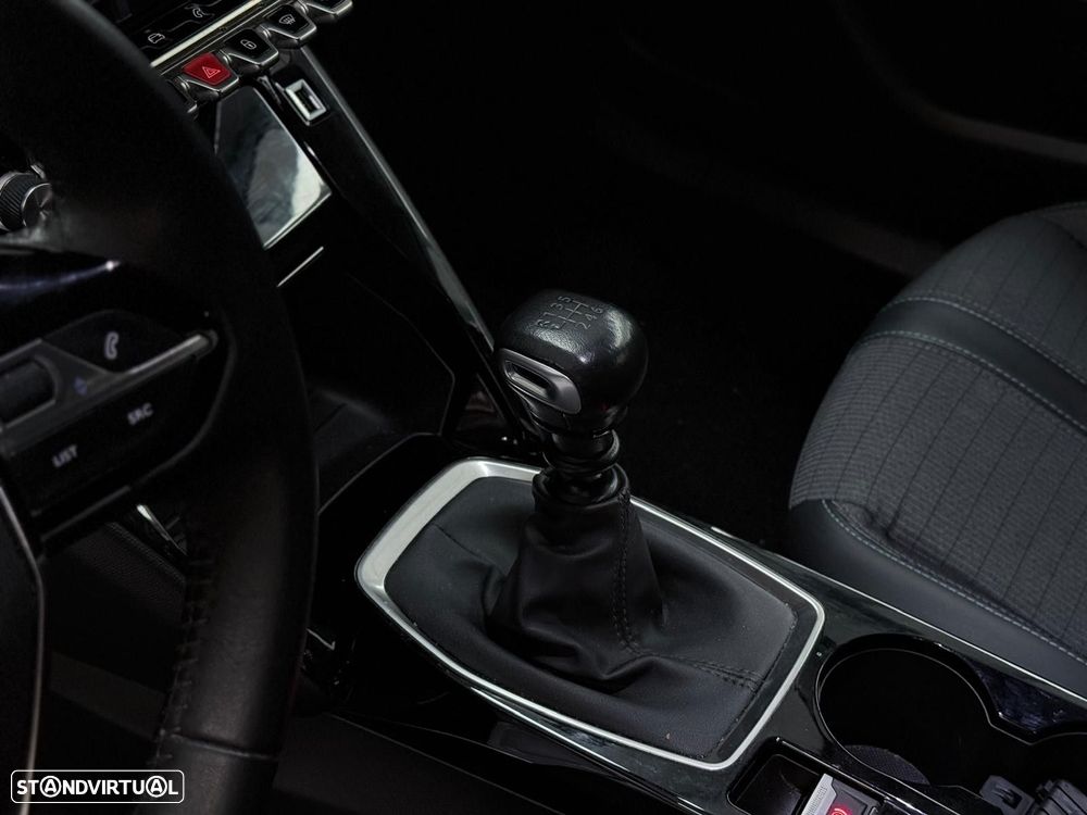 Peugeot 2008 1.2 PureTech Allure - 19