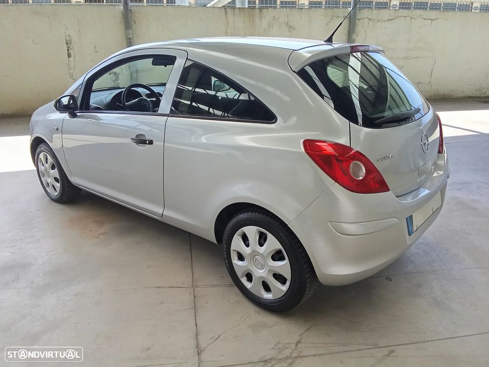 Opel Corsa 1.2 16V Edition - 4