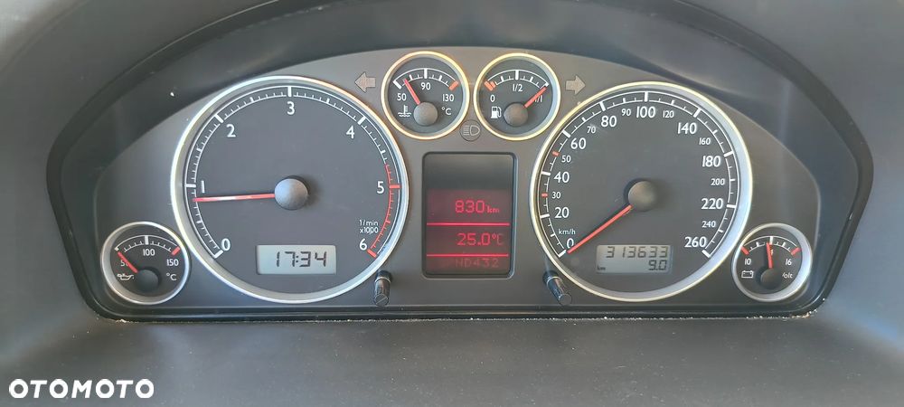 Volkswagen Sharan 1.9 TDI Comfortline Tiptr - 24