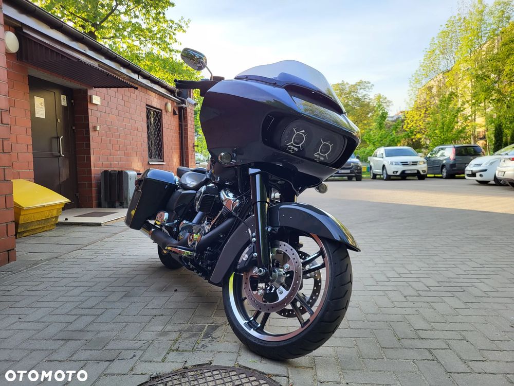 Harley-Davidson Touring Road Glide - 2