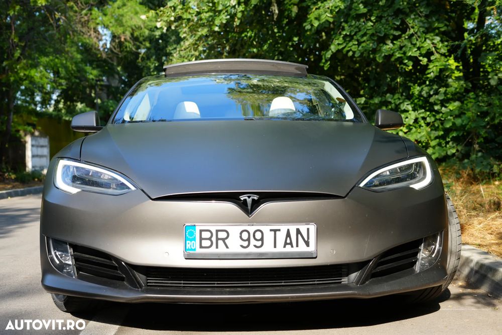 Tesla Model S - 8